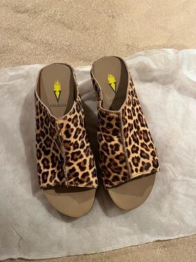 Volatile Leopard Print Mule Slides - Tan & Black